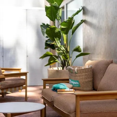 Chic 1-bedroom Townhouse Near The Historic Centre Lisboa