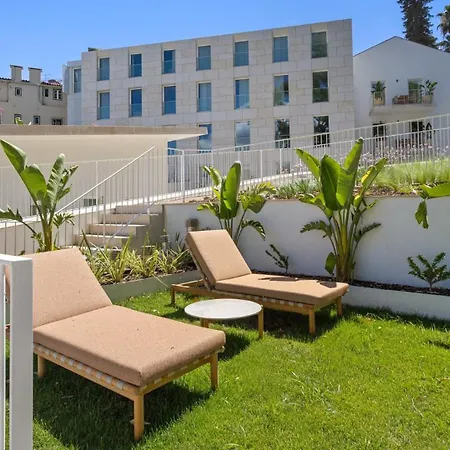 Chic 1-bedroom Townhouse Near The Historic Centre