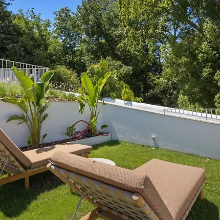 Chic 1-bedroom Townhouse Near The Historic Centre Σπίτι διακοπών